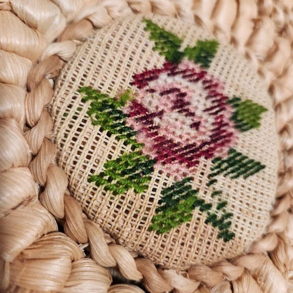 Vintage 1980s Rafia Woven Needlepoint Trivets With Floral Design Set Of 2 Cottag - Picture 3 of 6